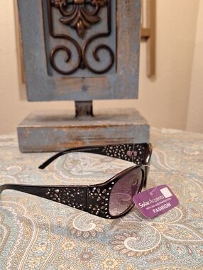 Women's Black Sunglasses with Purple Lenses. NWT